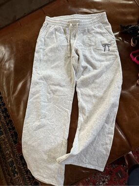 Hollister, gray sweatpants with blue bow
Medium